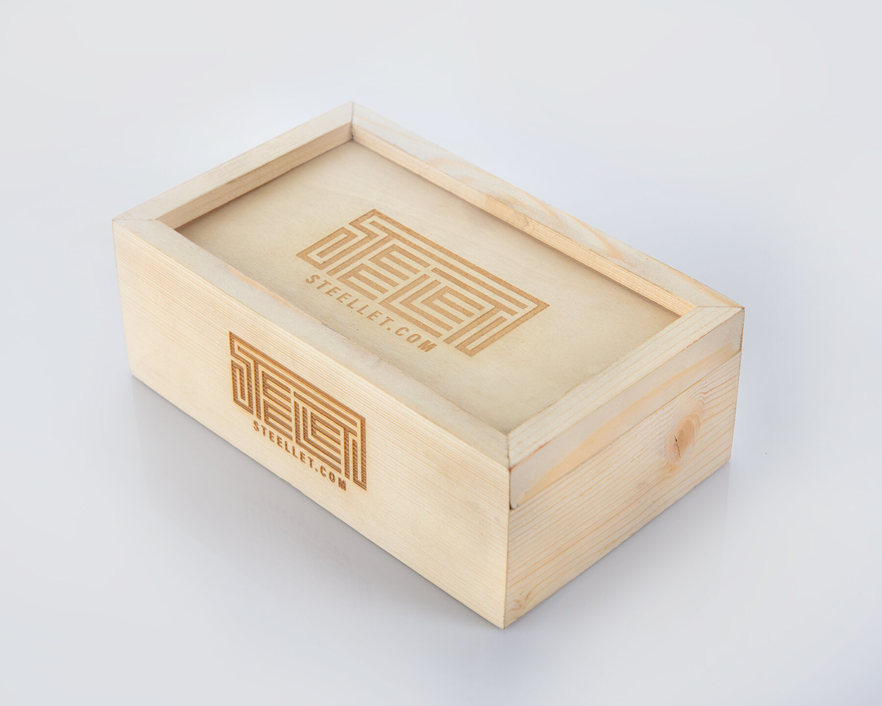 Closed wooden Steellet presentation box
